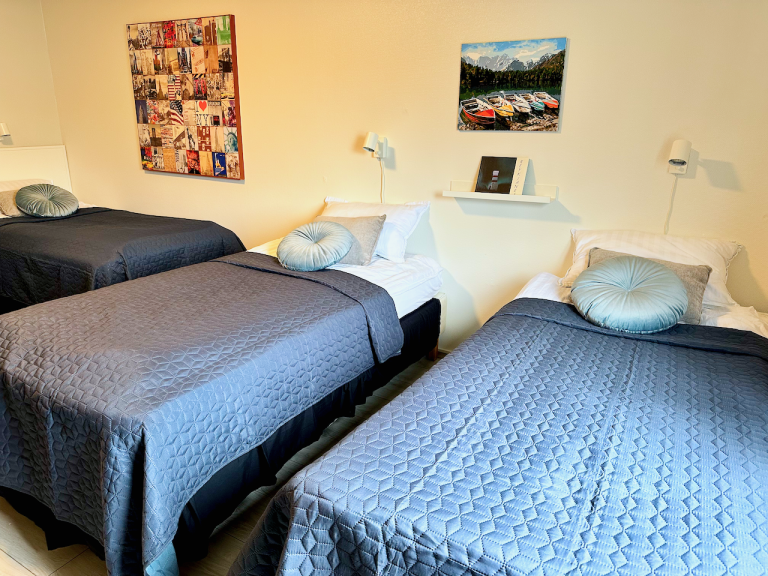 Family Room with Four Beds & Shared Bathroom – 22 m²